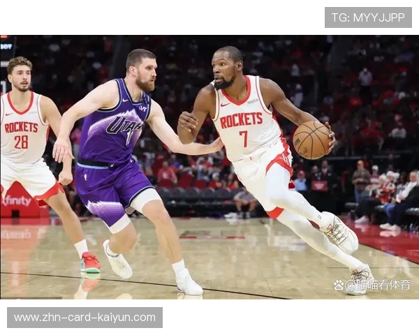 爵士后卫连续变向突破点燃全场 爵士后卫连续变向突破点燃全场